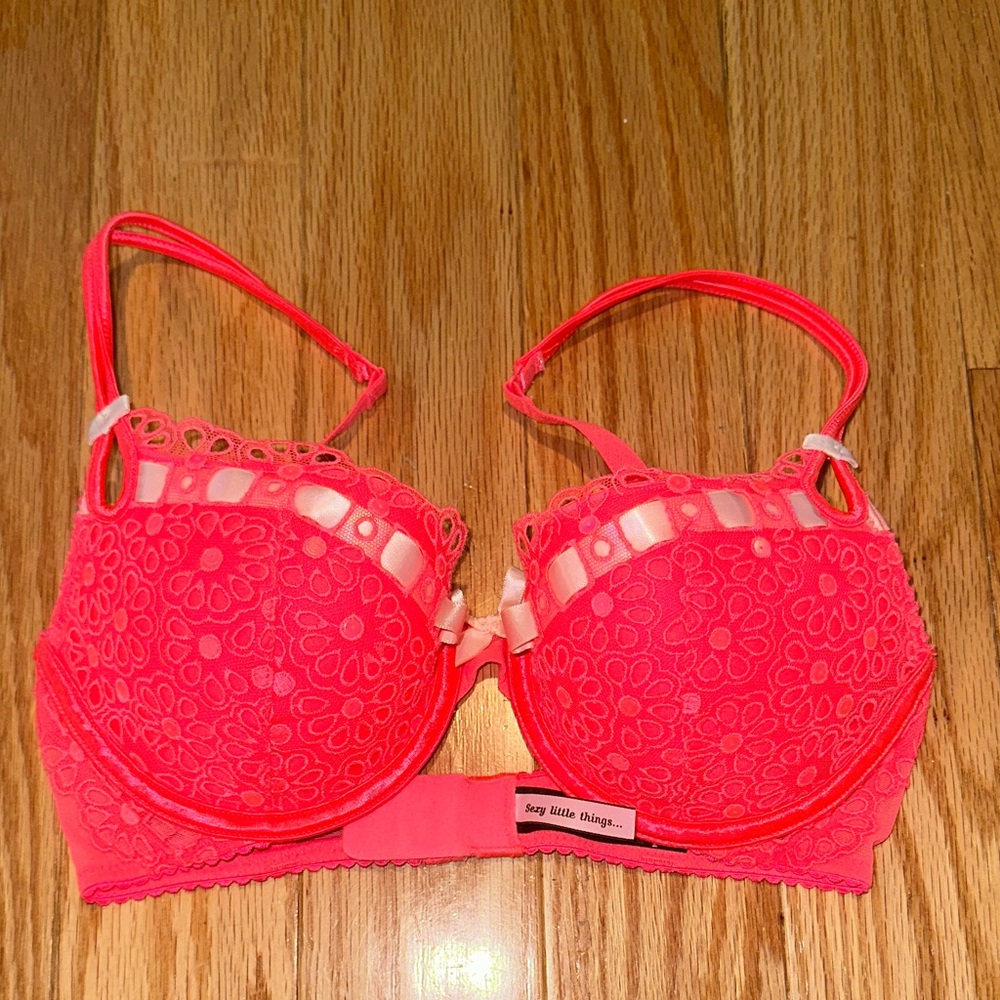 Lace Underwire Bra in Pink